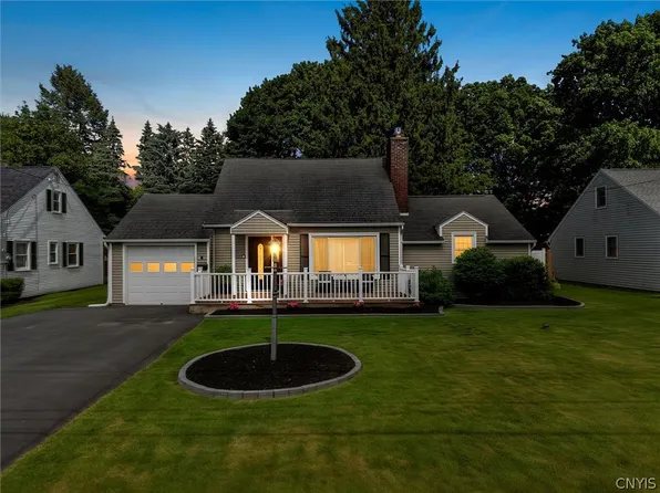 6 Fay Park Dr, North Syracuse, NY 13212