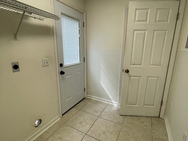 608 Medford Dr — Photo 9