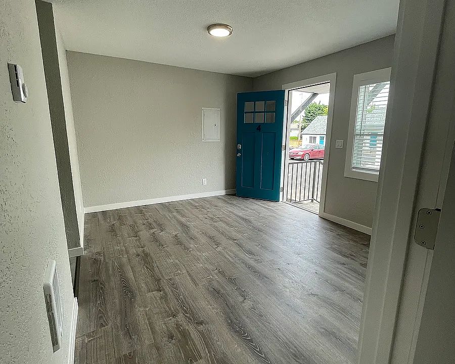 1 bed 1 bath flat living room