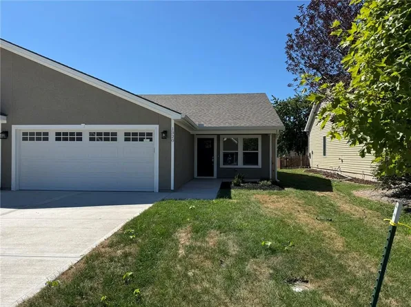 1320 158th Ct, Basehor, KS 66007