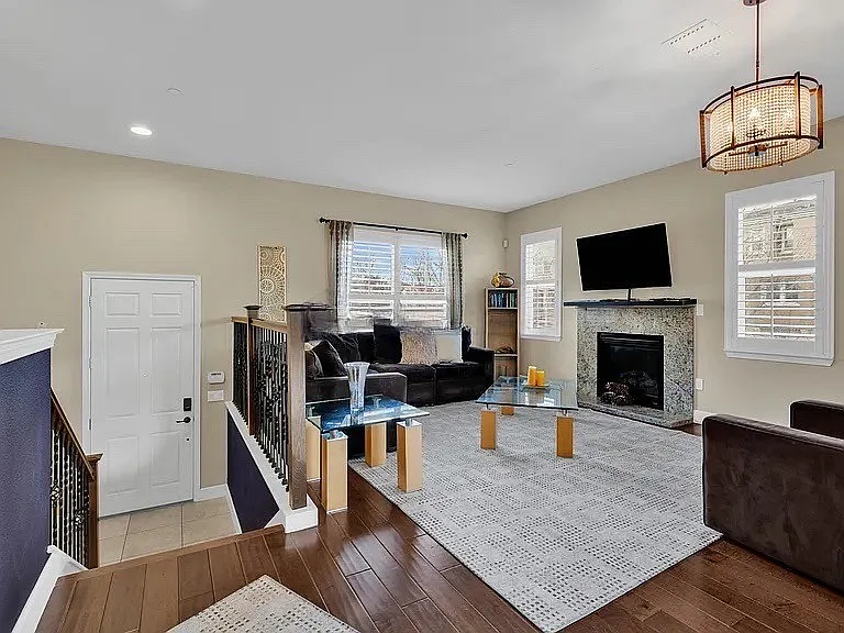 261 Esfahan Ct — Photo 5