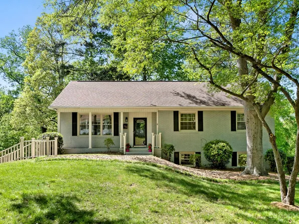 6742 Lancer Dr, Charlotte, NC 28226