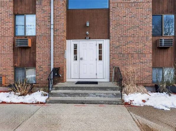 117 John St APT 1, Lincoln, RI 02865