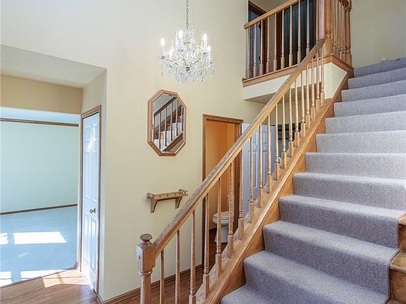 5th image of 9741 Royal Valley Dr