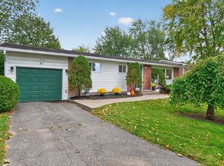 21 Millbrook Cres, Ottawa, ON K2E 5B6
