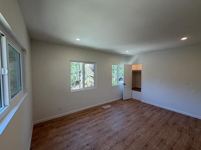 8535 Lookout Mountain Ave — Photo 23