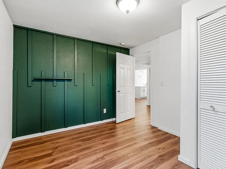 2034 S Broxon St — Photo 37