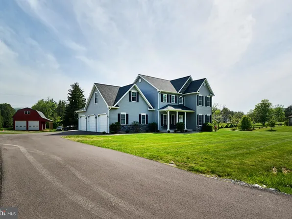 12 N Parsons Dr, Mill Hall, PA 17751