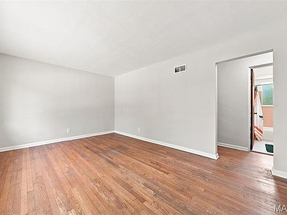 4th image of 802 Dammert Ave