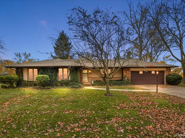 17455 Kinross Ave, Beverly Hills, MI 48025