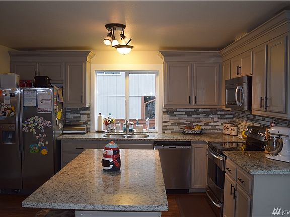 5th image of 1711 198th Street Ct E