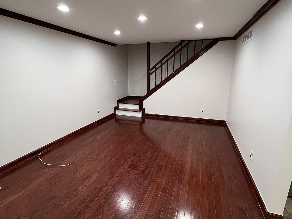 1st image of 39563 Old Dominion Dr