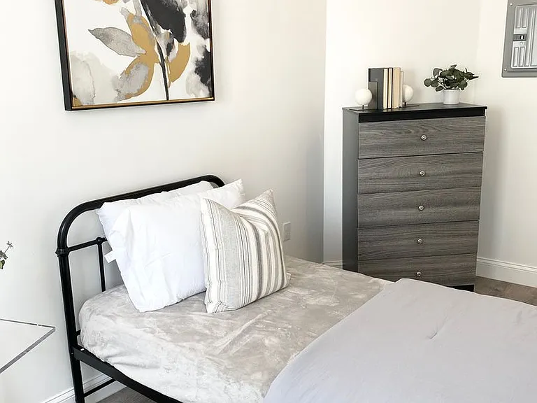 CORPORATE EXECUTIVE HOUSING — Photo 29