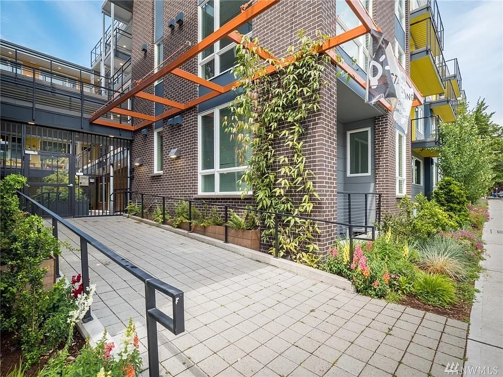 1 bed, 681 sqft, $2,200 — Photo 3