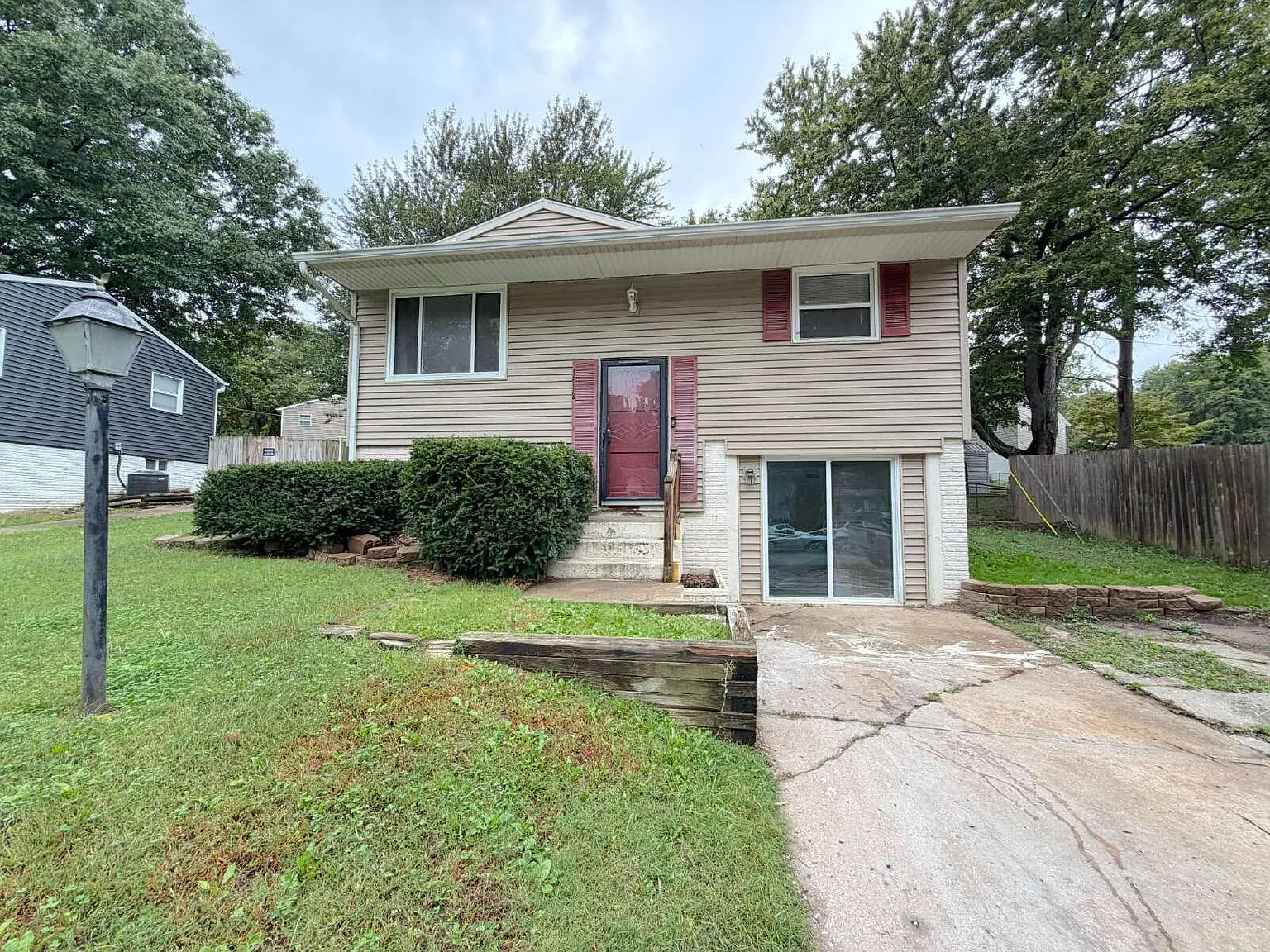 2 bed, 1.0 bath, $1,450 — Photo 2