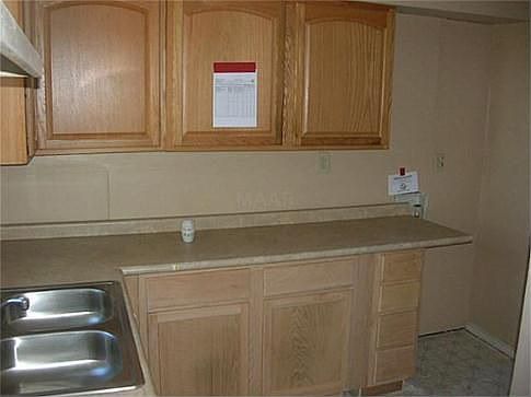 4th image of 430 Bradwood Ave