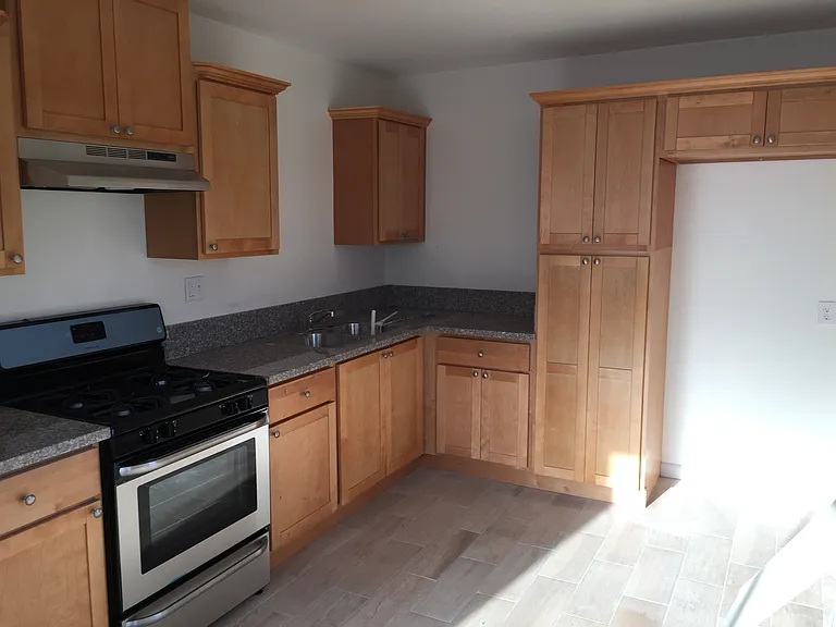 2611 Mathews Ave #5 — Photo 3