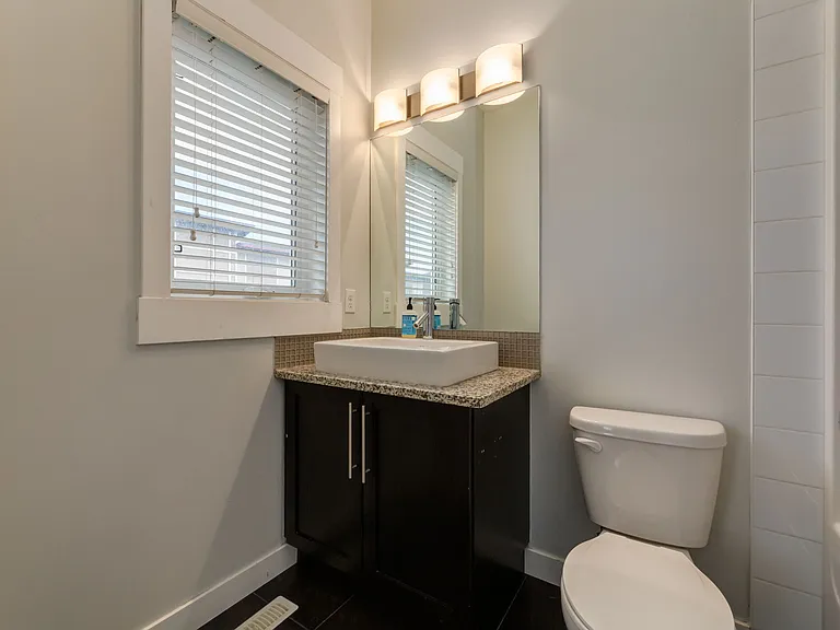 W Skyview Point Pl NE — Photo 15