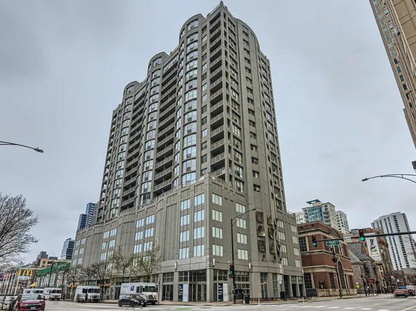 600 N Dearborn St APT 710, Chicago, IL 60654