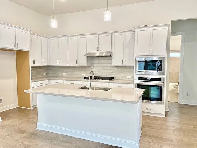 2920 Youngwood St — Photo 5