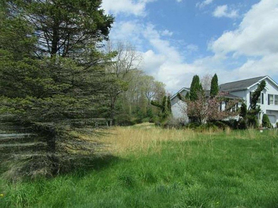 2nd image of 334 Jennifer Ln