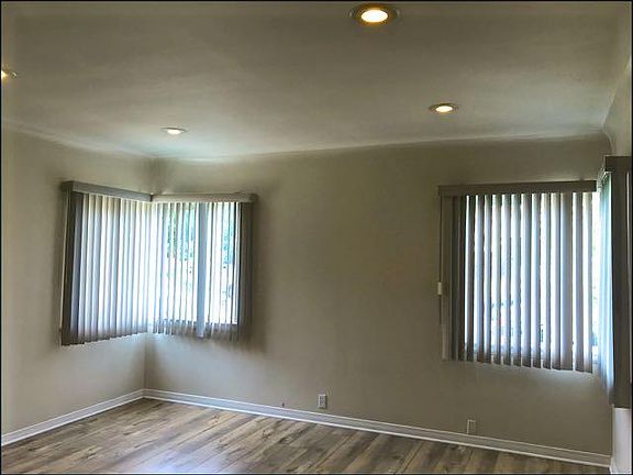 4th image of 3720 W 58th Pl