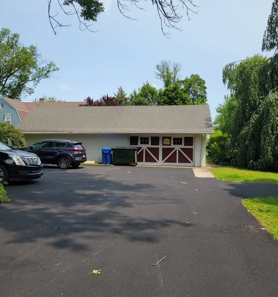 Detached Garage for Rent — Photo 1