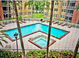 8333 Lake Dr APT 404, Doral, FL 33166