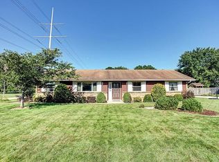 6670 Curtwood Dr, Tipp City, OH 45371