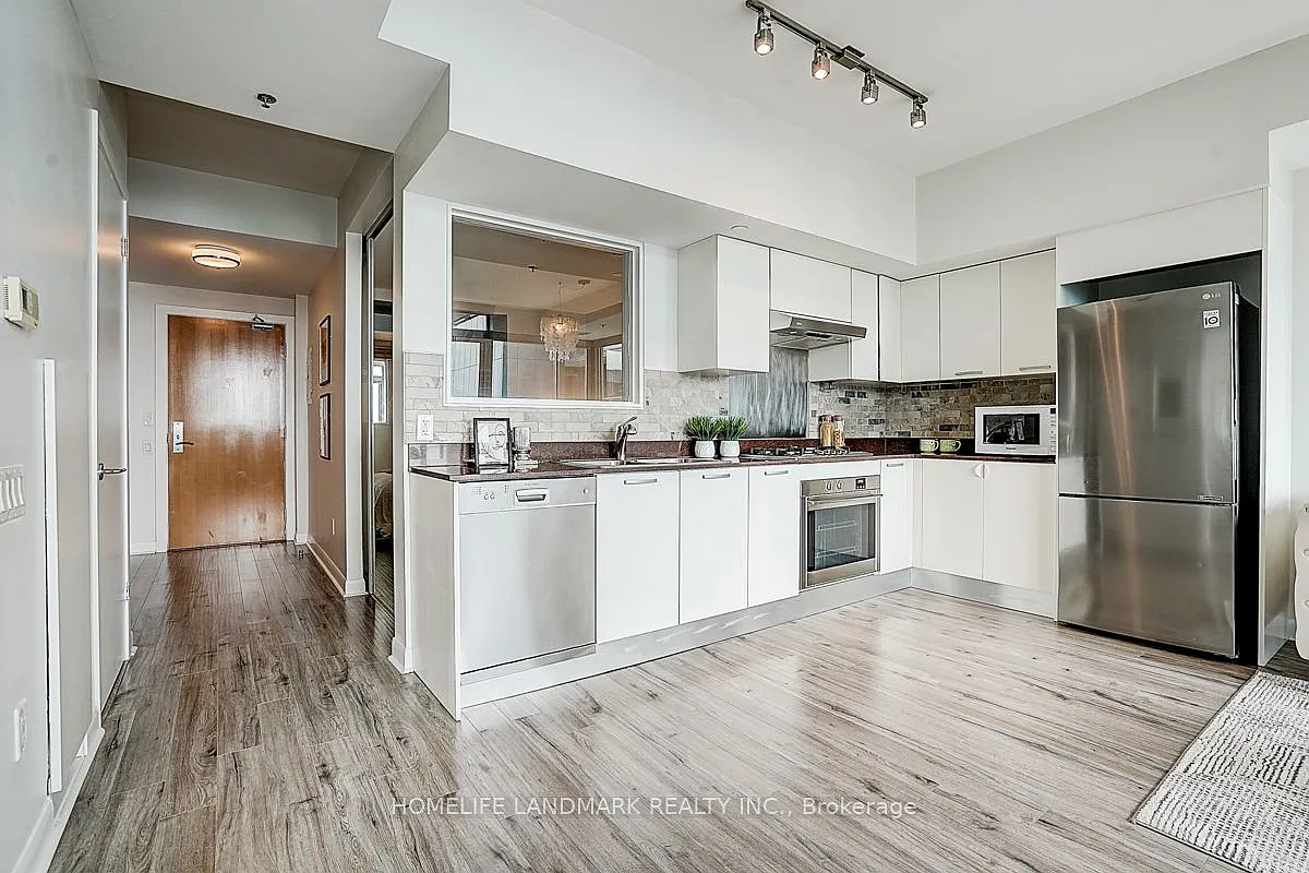 375 King St W — Photo 3