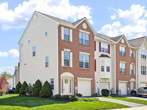 2 Shane Cir, Bear, DE 19701