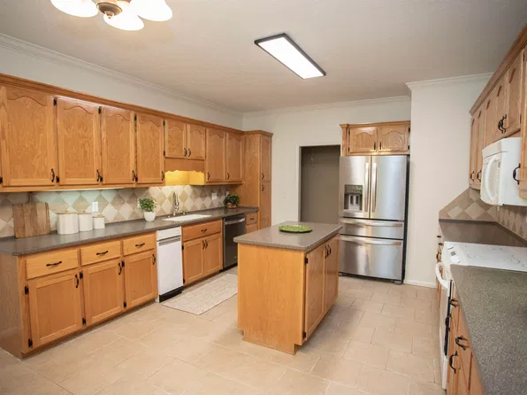 100 Kentwood Trail Cir, Alabaster, AL 35007