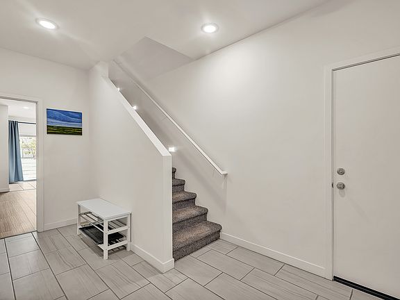5th image of 2272 W Harmont Dr