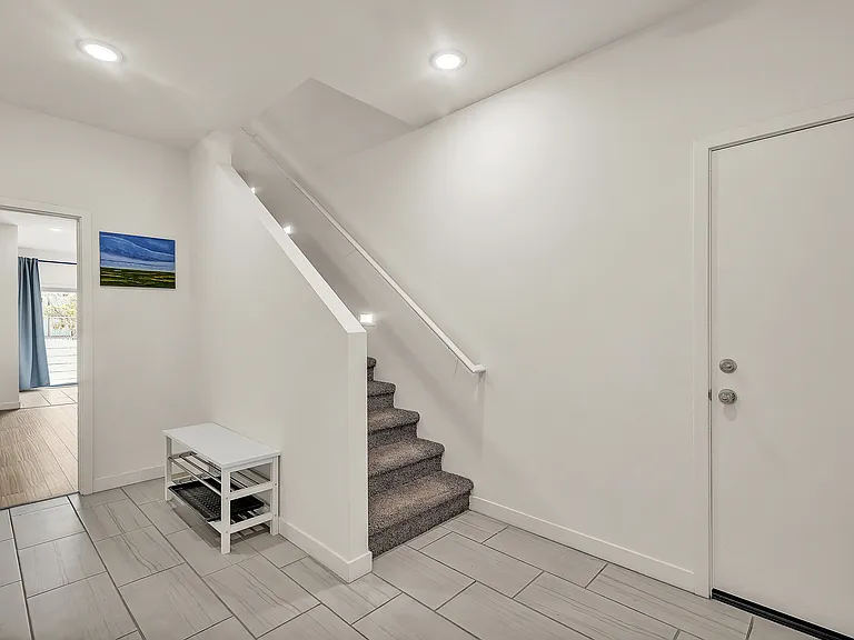 2272 W Harmont Dr — Photo 5