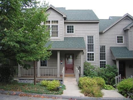 2nd image of 2 Lakeview Circle Dr