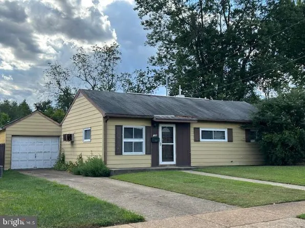 122 Halcyon Dr, New Castle, DE 19720