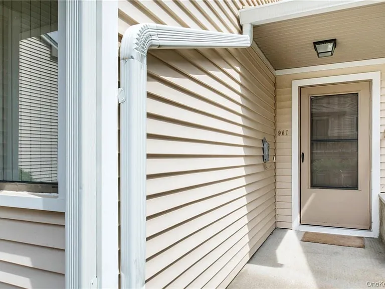 96 Molly Pitcher Ln #I — Photo 3