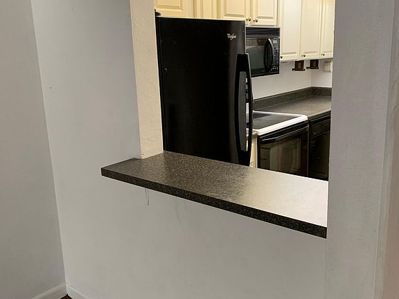5th image of 2515 Country Club Dr