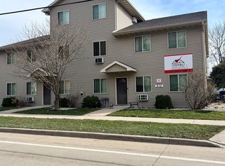 910 Elmwood Ave, Oshkosh, WI 54901