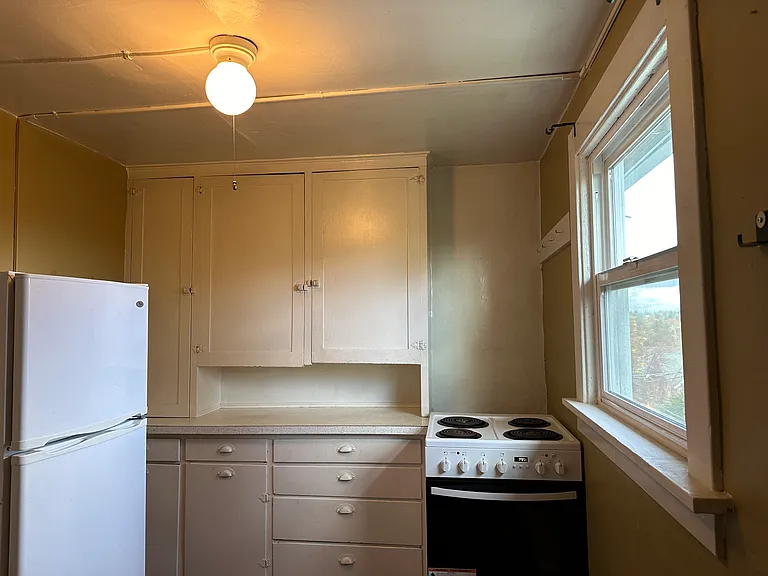 5204 18th Ave NE #F — Photo 5