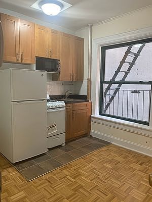 1st image of 268 6th Ave #10
