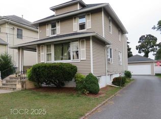 368 Rochelle Ave, Rochelle Park, NJ 07662
