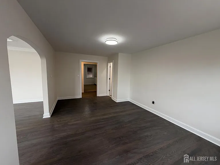1020 Raritan Ave — Photo 11