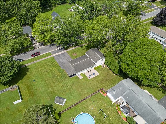 3rd image of 64 Elmford Rd