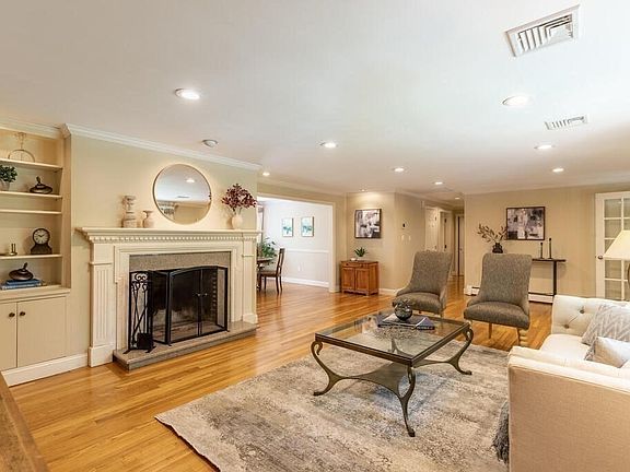 3rd image of 6 Brentwood Cir