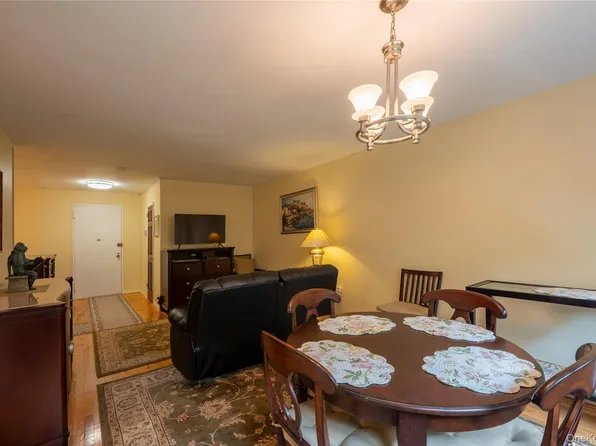 30 Pearsall Avenue #3M, Glen Cove, NY 11542