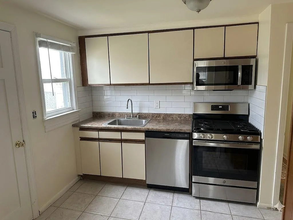 2 bed, 900 sqft, $2,100 — Photo 4