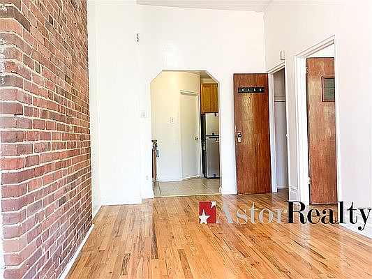 1st image of 22 W 71st St #10