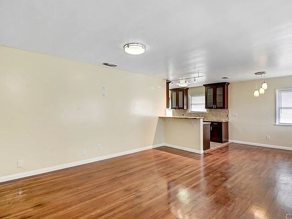 4th image of 5725 Carfax Ave