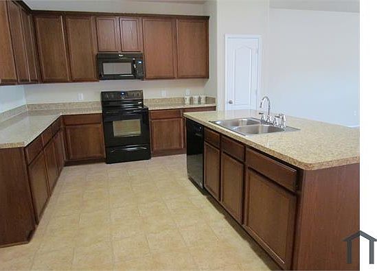 5th image of 9208 Blackstone Dr